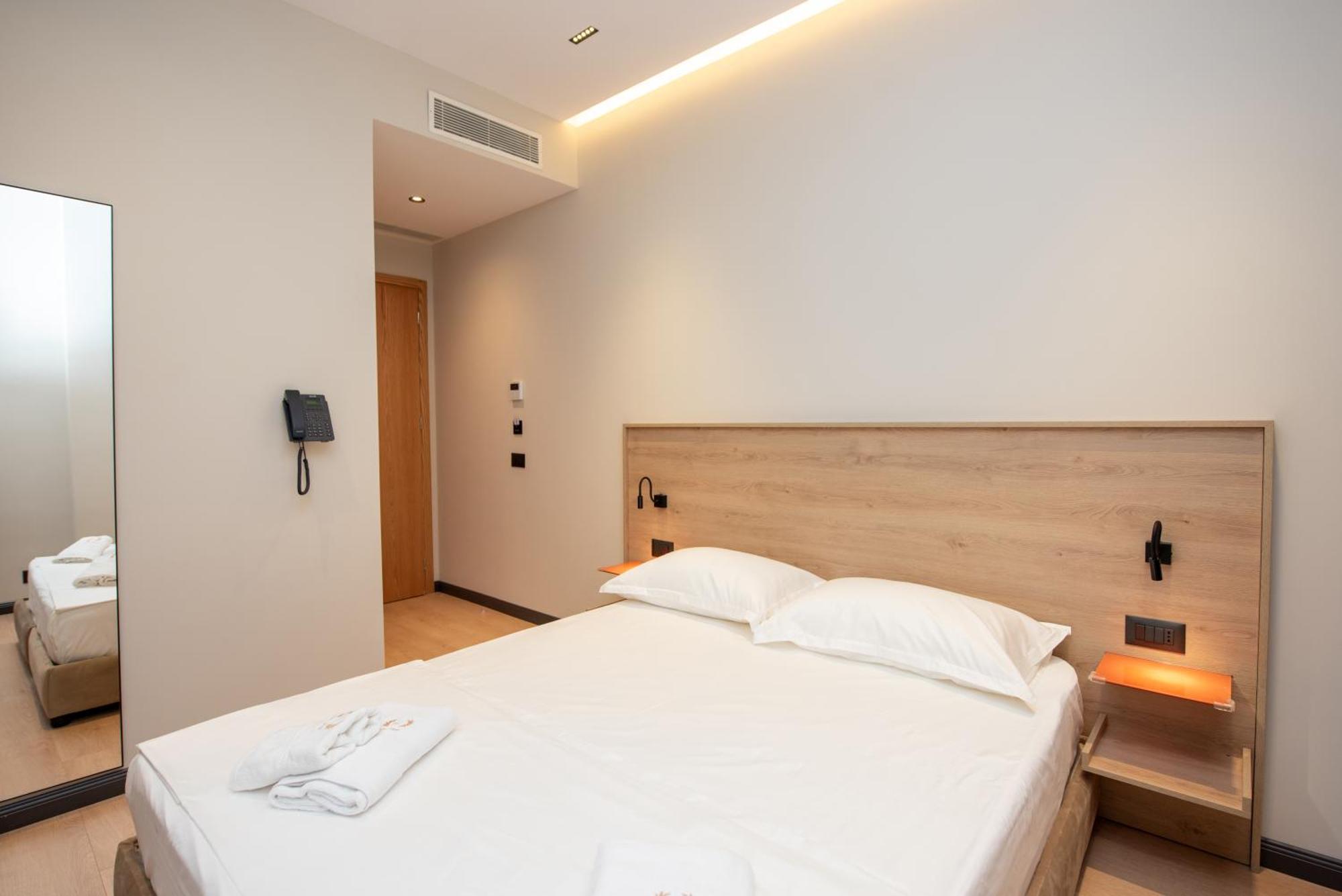 Calma Boutique Hotel Vlorë エクステリア 写真