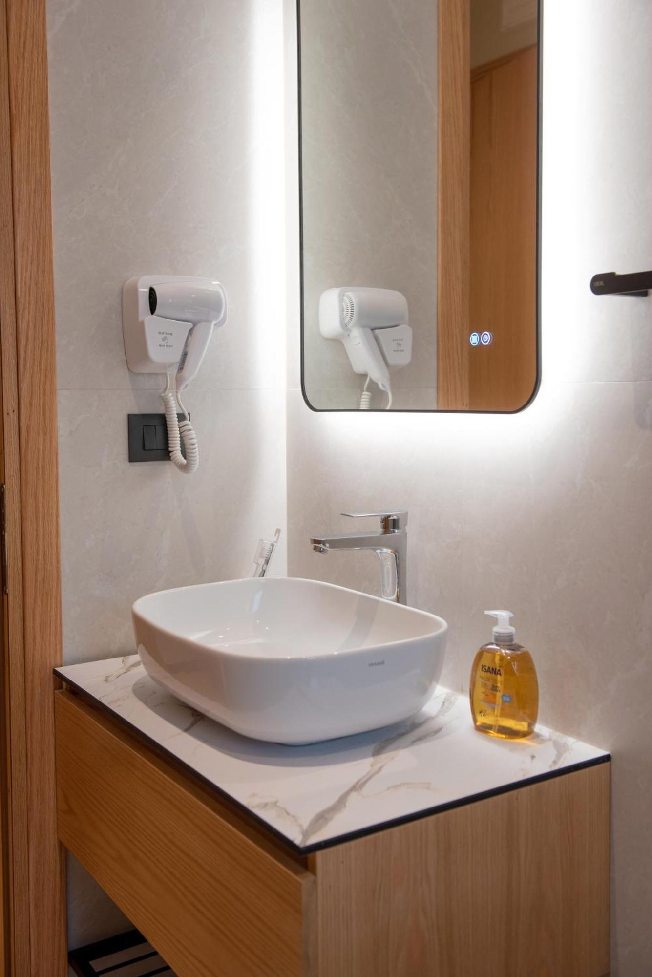 Calma Boutique Hotel Vlorë エクステリア 写真