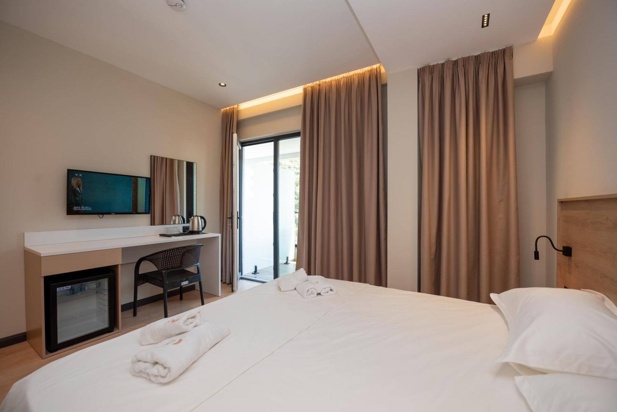Calma Boutique Hotel Vlorë エクステリア 写真