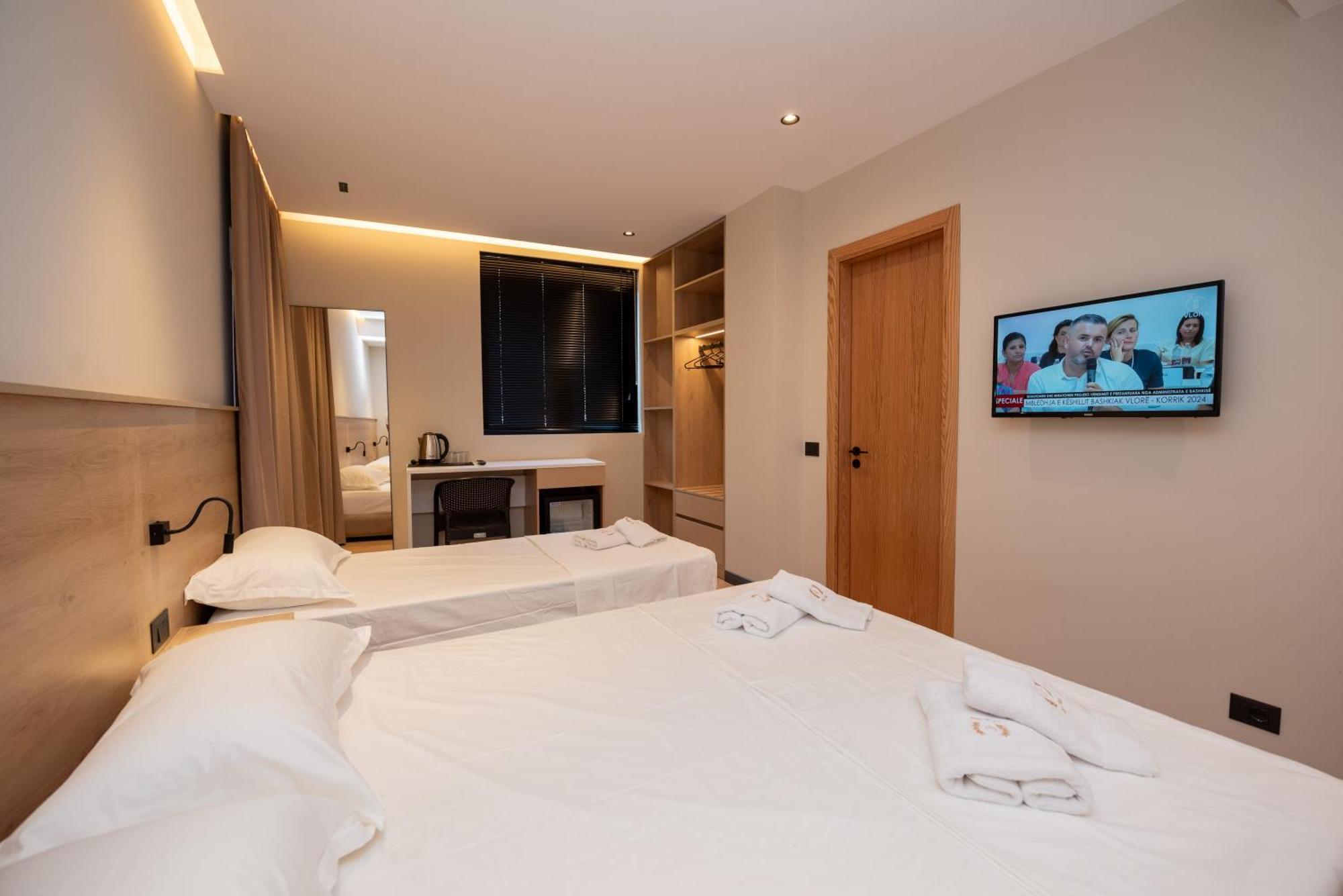 Calma Boutique Hotel Vlorë エクステリア 写真