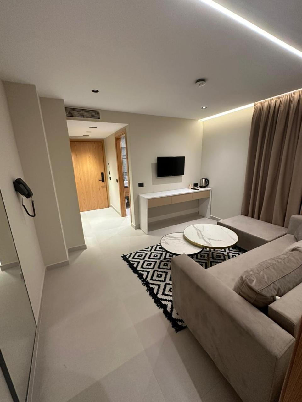 Calma Boutique Hotel Vlorë エクステリア 写真